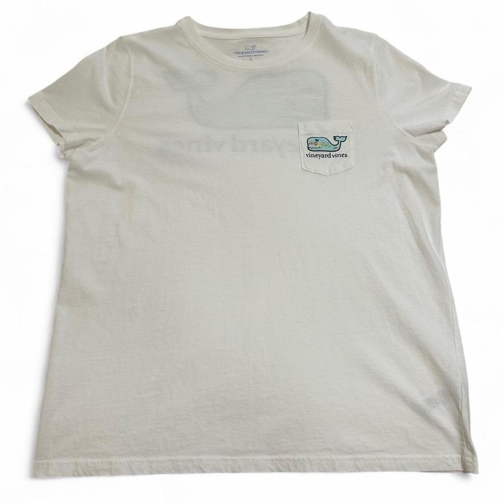 White vineyard vines tee